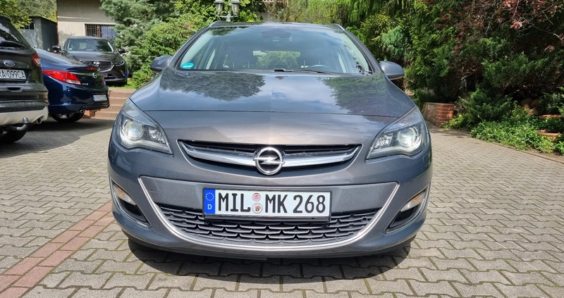 Opel Astra cena 32500 przebieg: 185000, rok produkcji 2013 z Kraków małe 466